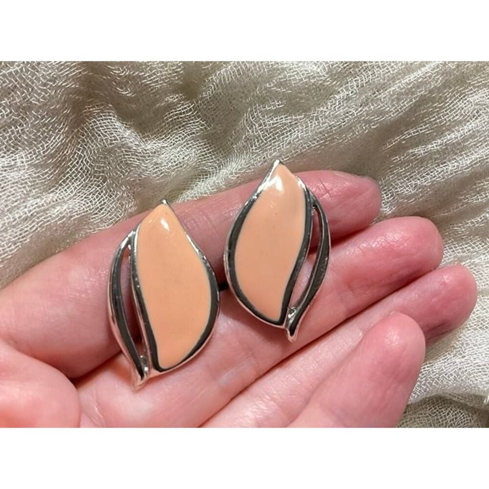 Silver Tone and Peach/Pink Enamel Clip On Earrings